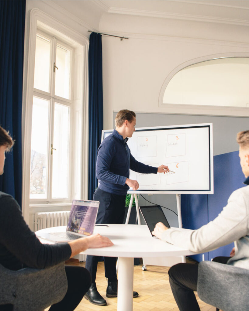 Mitarbeitergewinnung-Team meeting mit Valentin Zeiler und Julian Wieser