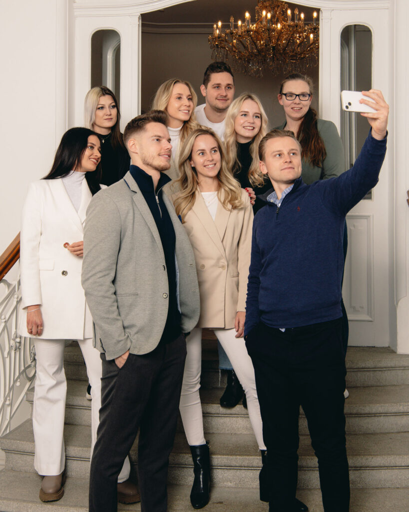 Mitarbeitergewinnung - Team selfie